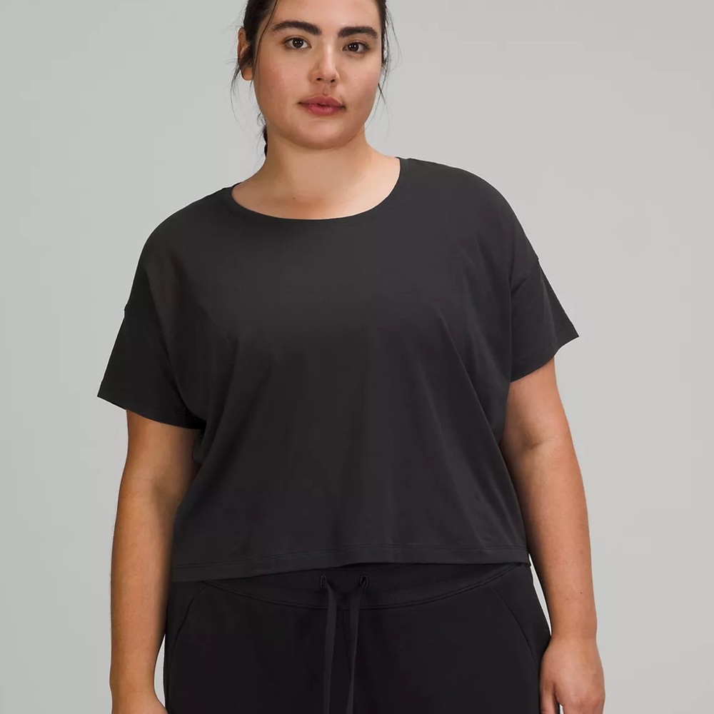 Lululemon Cate’s T-Shirt in Black